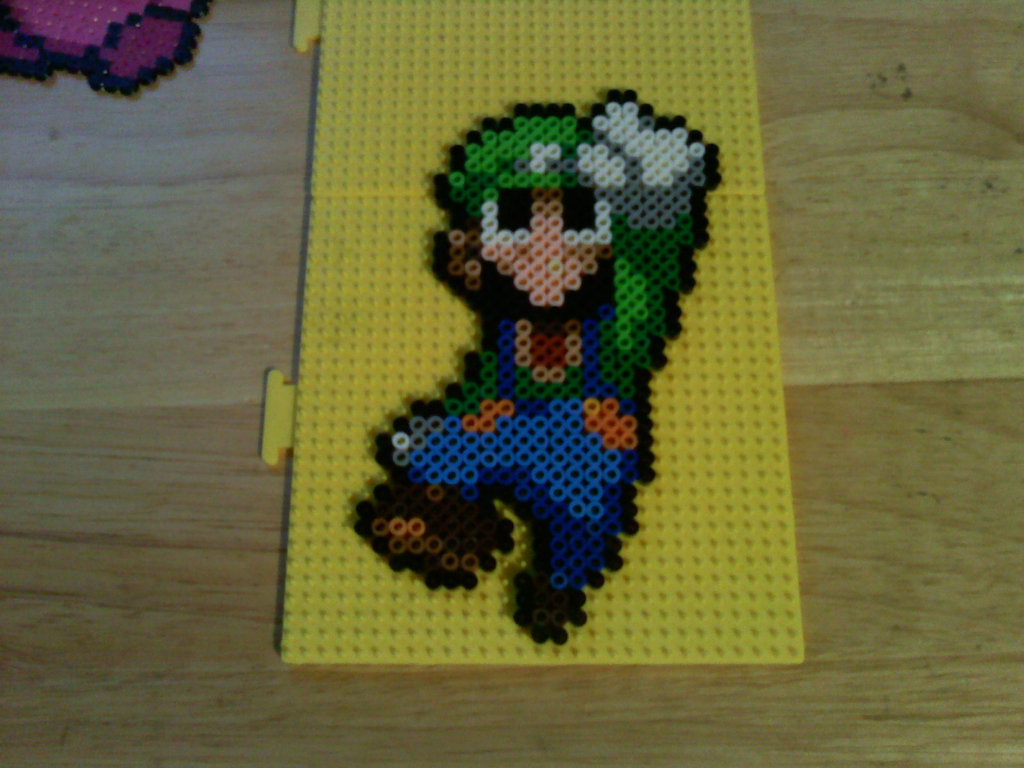 Luigi_perler_____by_dylrocks95.jpg