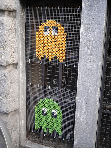 cross-stitch-pacman-grafitti.jpg