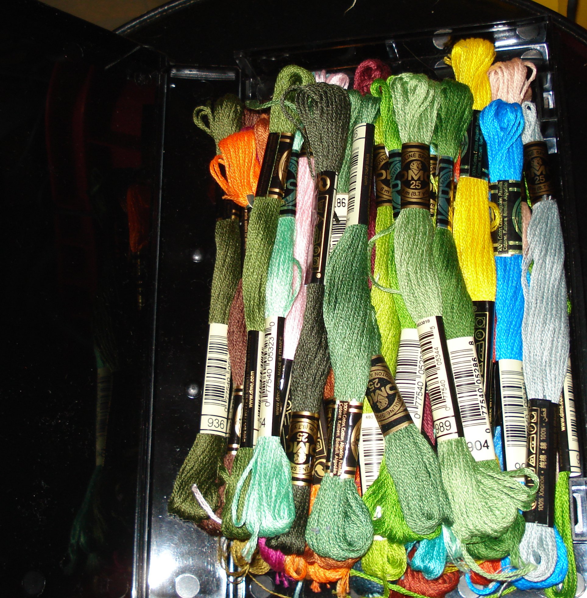 VHS case Thread holder.jpg